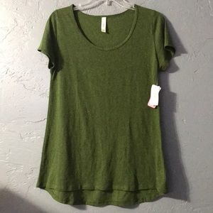 Lularoe Women’s Classic T shirt. Small